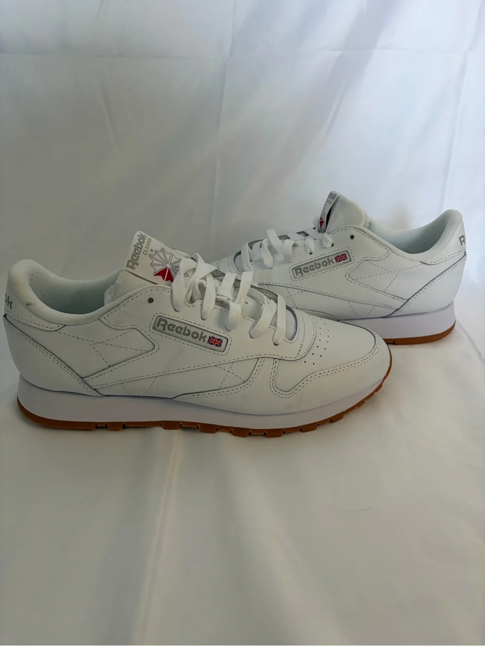 Reebok Classic White Leather Gum Sole Sneakers/Shoes Low-Top (US Women’s 11)